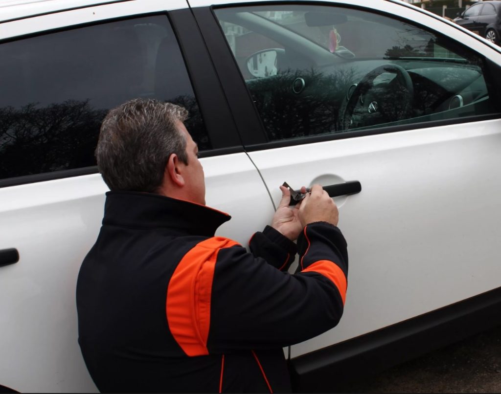 Срочное открытие дверей автомобиля в Новосибирске